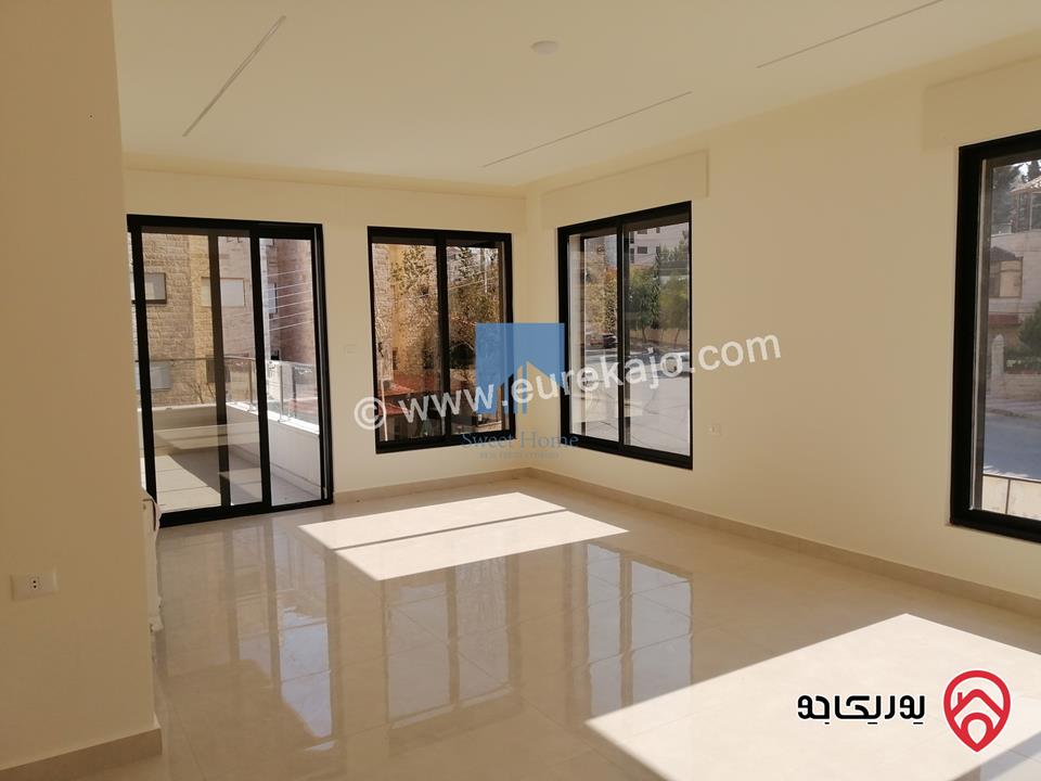 شقة فاخرة للبيع في عمان أم السماق - خلف السيتي مول وقرب مكة مول طابق ارضي 250م تشطيب سوبر ديلوكس لم تسكن