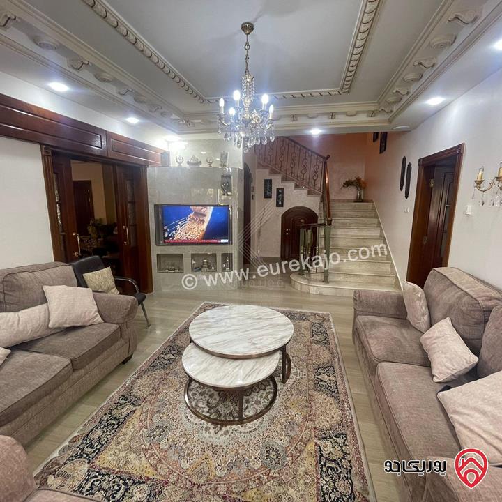 فيلا دوبلكس متلاصقة مساحة 500م على أرض 500م للبيع في عمان - الجبيهة – بناء خاص من المالك