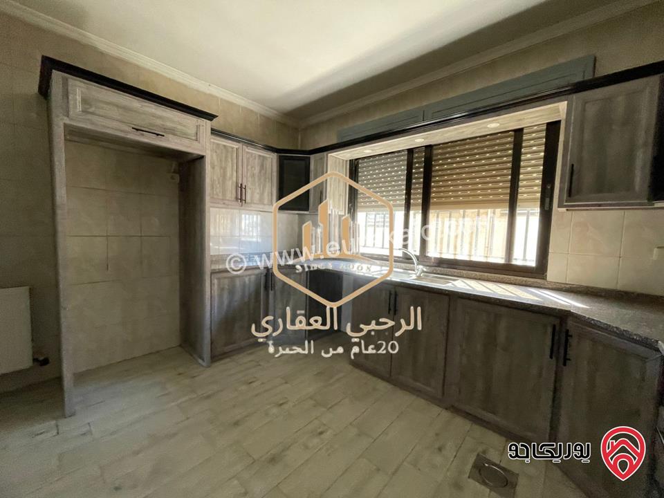 شقة مجددة بالكامل طابق ثالث مساحة 150م للايجار الفارغ في عمان - الشميساني 