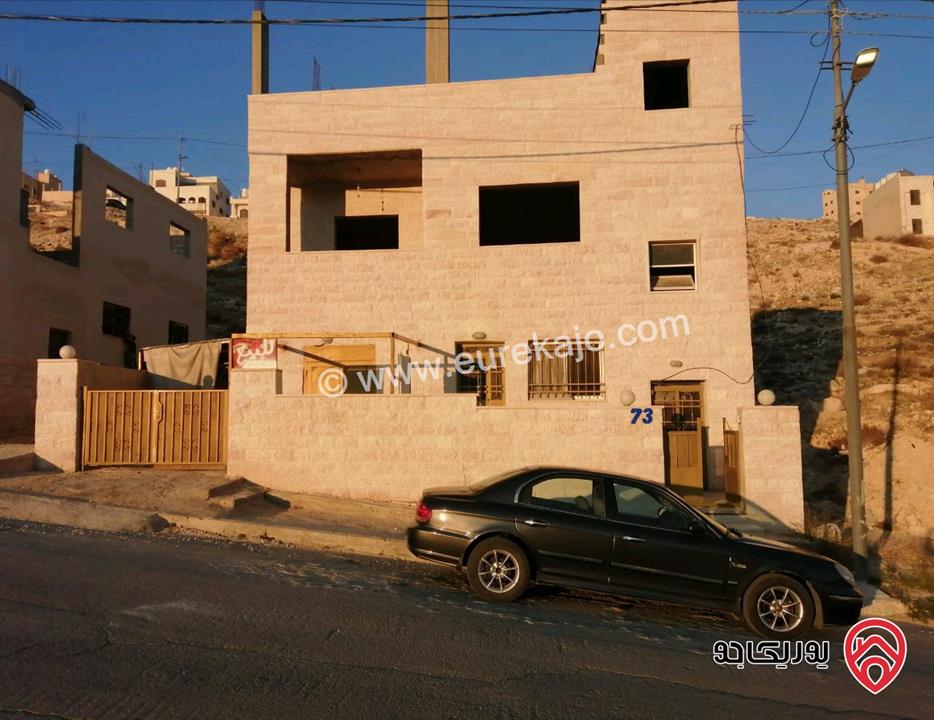 عمارة طابقين مساحة 260م على أرض 240م للبيع في عمان - أم نوارة حي عدن