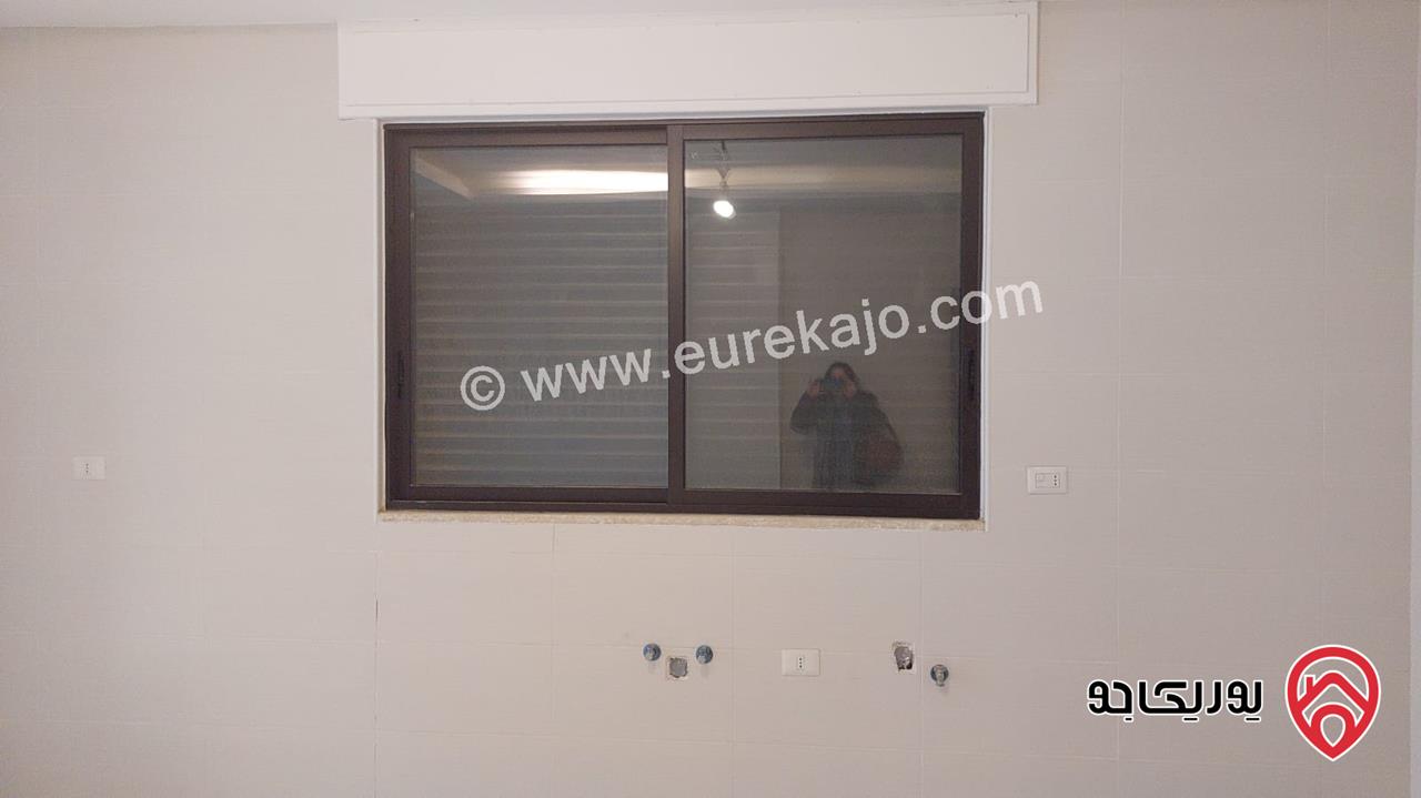 شقة مساحة 195م طابق أول للبيع في عمان - الشميساني