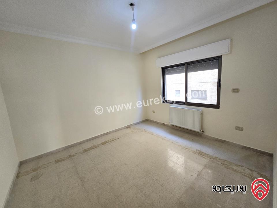 شقة مساحة 130 متر طابق اول للبيع في عمان - ام السماق قرب شارع مكة و مكة مول