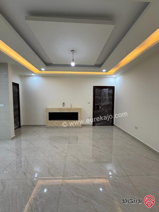 شقة شبه ارضية مساحة 184م مع ترس وحديقة 120م سوبر ديلوكس للبيع في عمان - المقابلين 