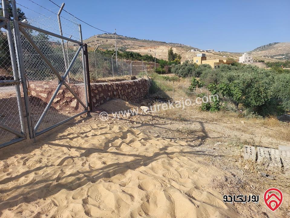 مزرعة مساحة 4 دونم للبيع في غرب عمان - البحاث 