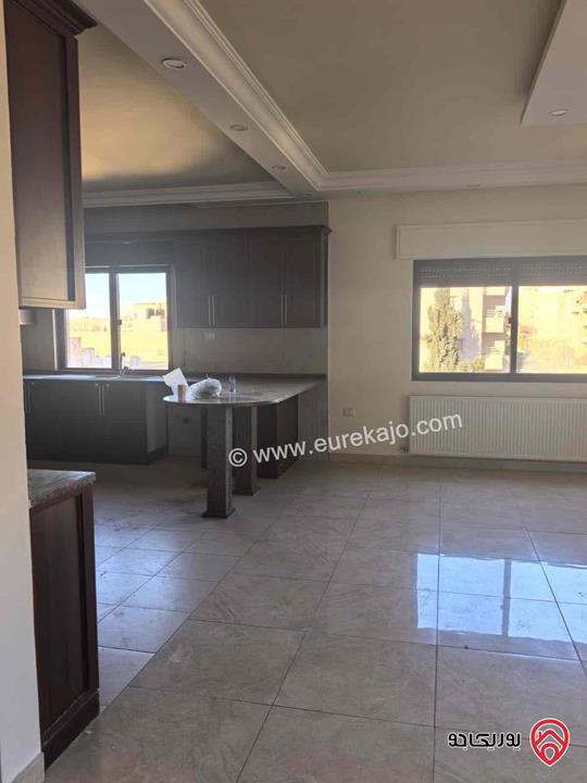 شقة طابق ثالث مساحة 220م للايجار في عمان - خلدا