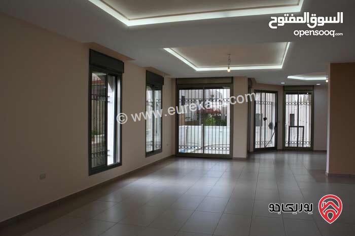فيلا فخمة مساحة 870م على أرض 550م للايجار في عمان - الكرسي 