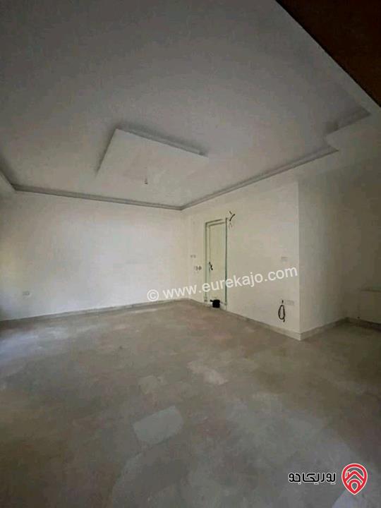 شقة فارغة مساحة 185م داخلي و 80م خارجي للايجار في عمان - أم السماق