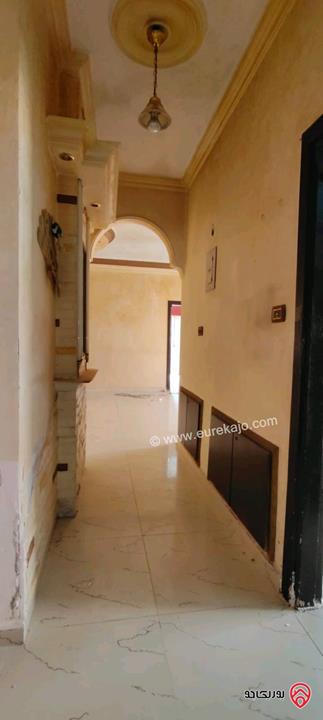 شقة طابق ثالث مساحة 200م للبيع في عمان - طبربور