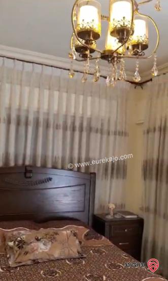 شقة مساحة 128م طابق أول مجددة بالكامل للبيع في جبل الحسين 