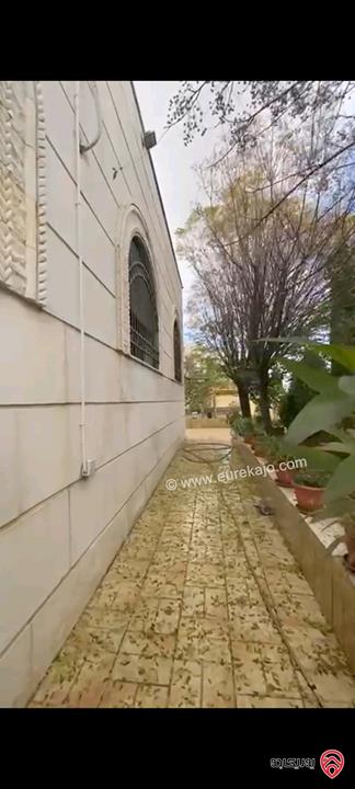 بيت مستقل مساحة 275م على أرض 920م للبيع في عمان - الجويدة