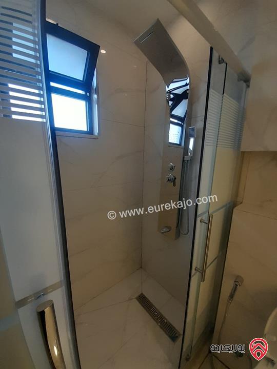 شقة جديدة ارضي مساحة 120م +70م ترس في عمان - المقابلين ش. الحرية