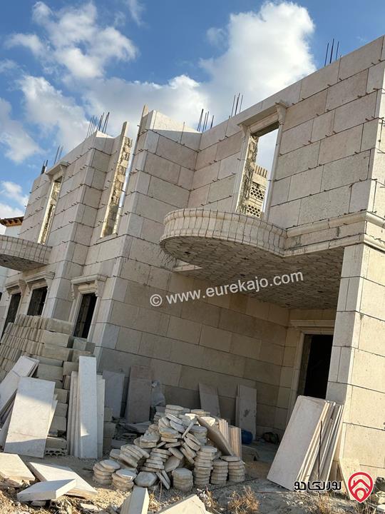 ڤيلا عظم مساحة 430م دوبلكس على أرض 460م للبيع في عمان - البيضاء