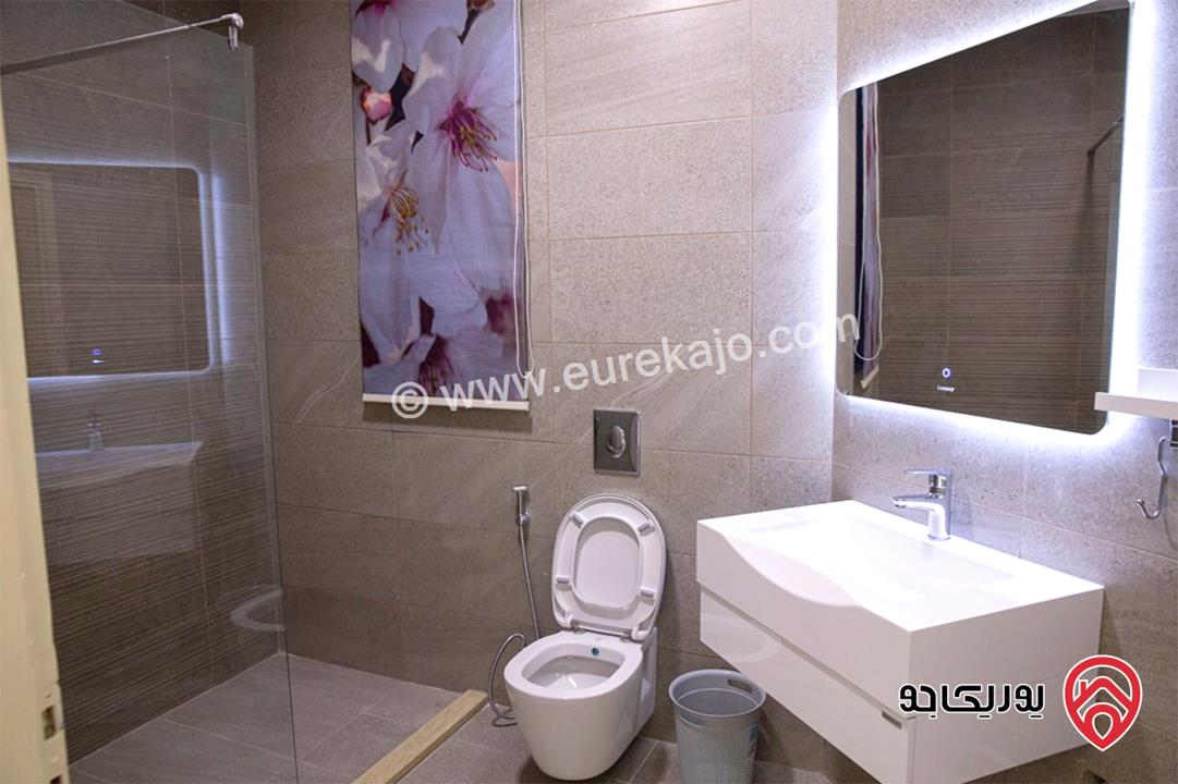 شقة طابقية فخمة مساحة 420م داخلي و 300م خارجي مع مسبح للايجار المفروش في عمان - أم السماق