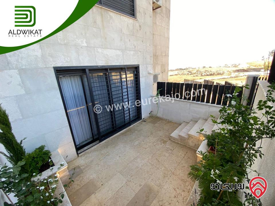 شقة مميزه للبيع في عمان - الجبيهة شبه ارضي اطلالة بانوراما على مطل الجبيهه مساحة البناء 192م ومساحة الترس 25م بلكونه 30م