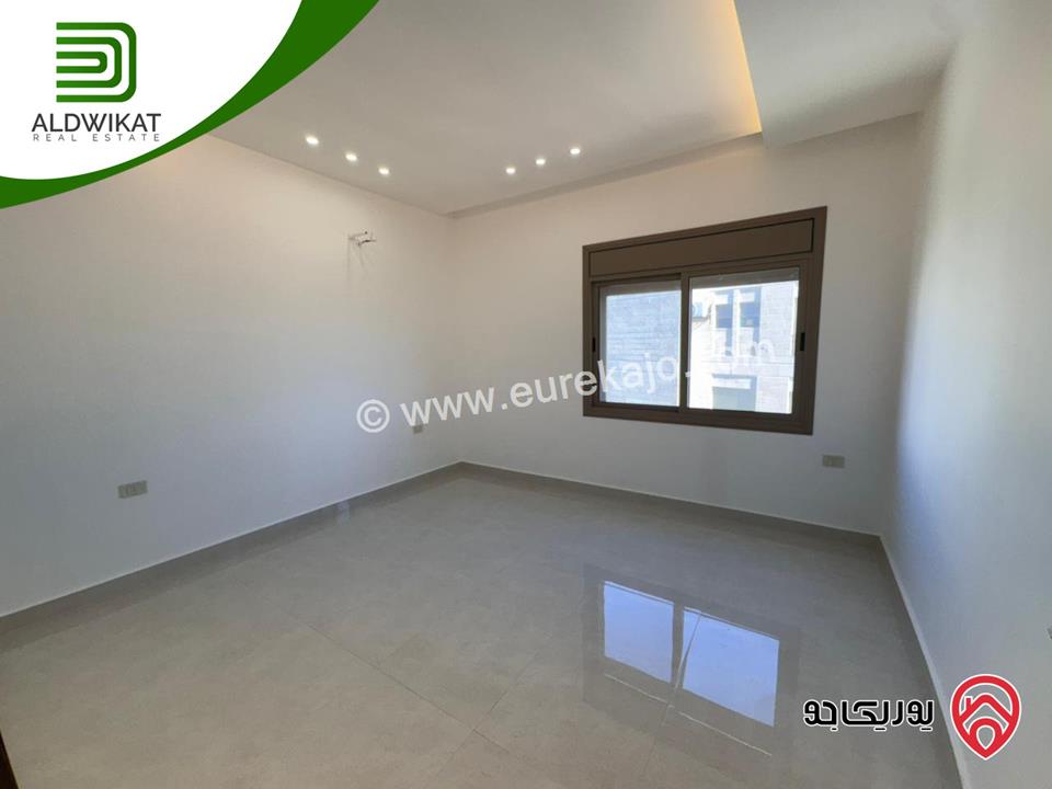 شقة طابقية مع روف للبيع في عمان - تلاع العلي مساحة البناء 260م ومساحة الترس 70م على شارعين