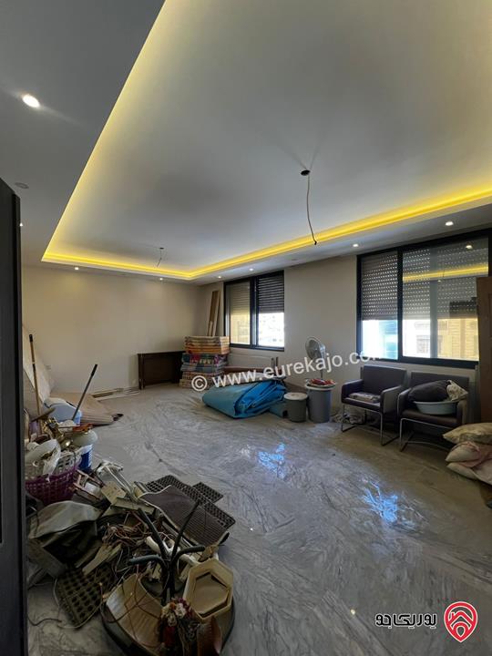 شقة سوبر ديلوكس مجددة مساحة 184م طابق ثالث للبيع في عمان - خلدا