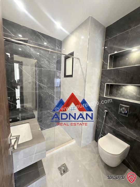 شقة جديدة مساحة 125 متر طابق ثالث للبيع في عمان - الرابية