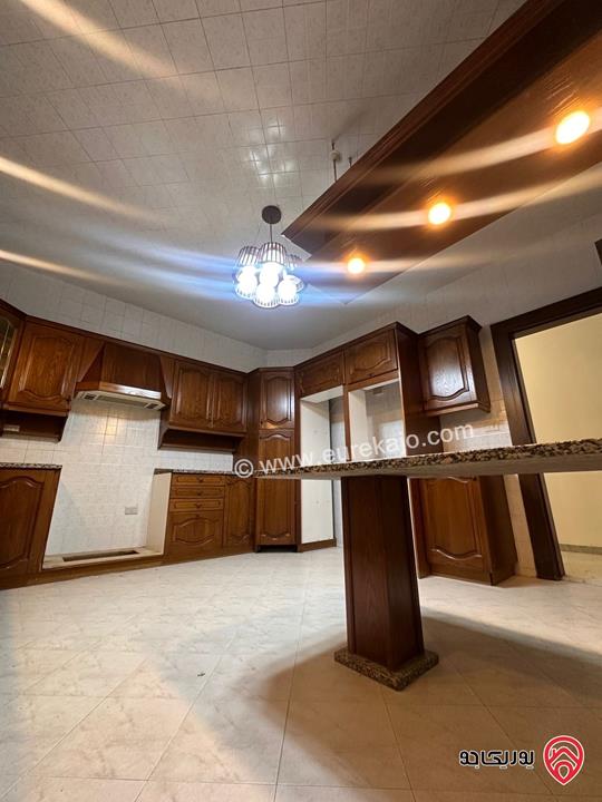 شقة طابق ثاني مساحة 220م للايجار في عمان - دير غبار 