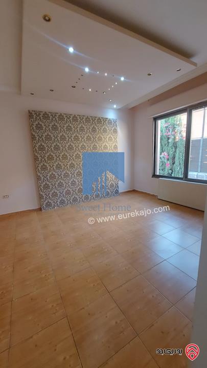 شقة مميزة للبيع في عمان - أم السماق قرب دوار النعيمات طابق اول 250م تشطيب سوبر ديلوكس