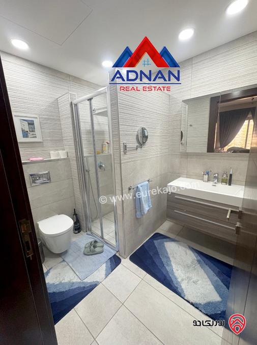 شقة ارضية مميزة مساحة 210م داخلي مع تراس 60م ومدخل و كراج خاص للبيع في عمان - عبدون