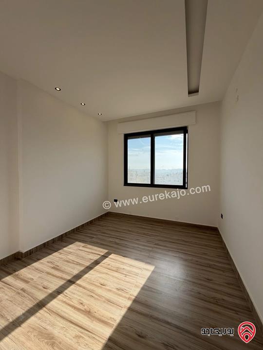 شقة سوبر ديلوكس شبه ارضي دوبلكس مساحة 228م مع ترس 40م للبيع في عمان - مرج الحمام 