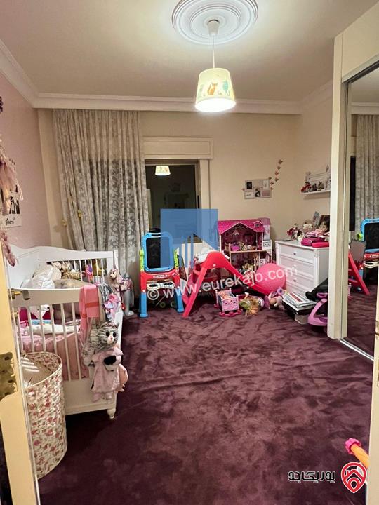 شقة فاخرة للبيع في عمان - الكرسي - خلف إدارة السير طابق ثالث 180م مع روف 120م بسعر مغري