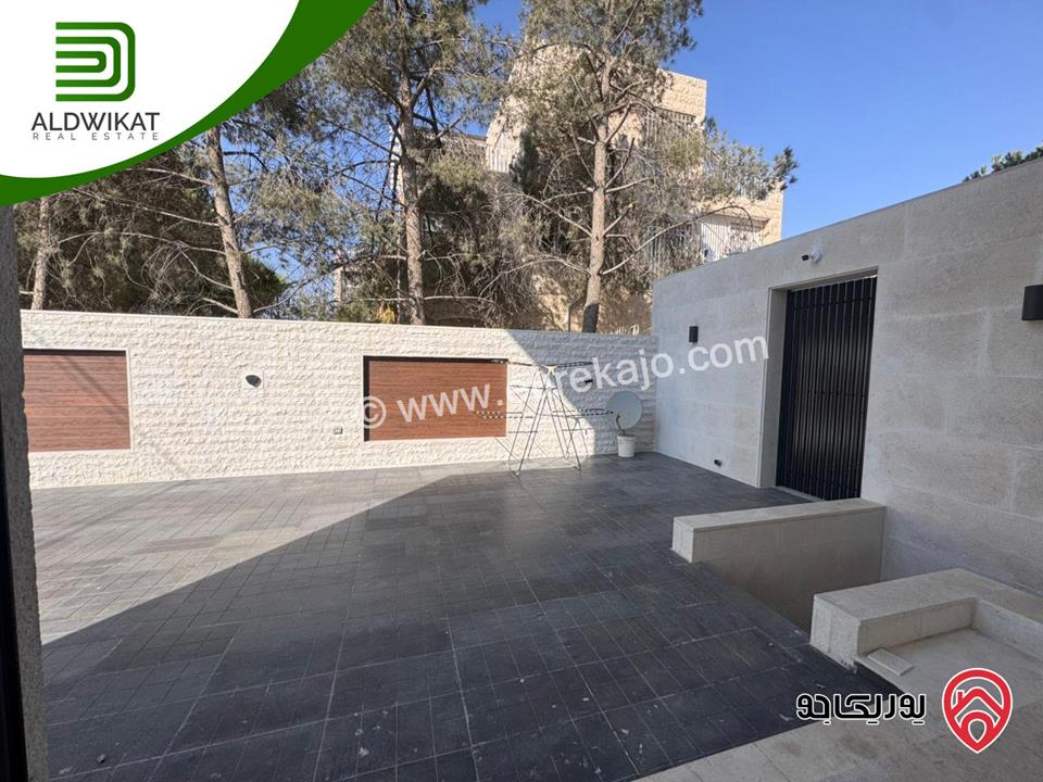 فيلا متلاصقة للبيع في عمان - دابوق مساحة الارض 500م ، البناء 780م ، الحديقة 50م والترس 150م