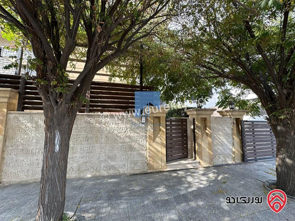 شقة أرضية مميزة للبيع في عمان - الجندويل قرب مركز أمن البيادر 180م مع حديقة وترسات 200م