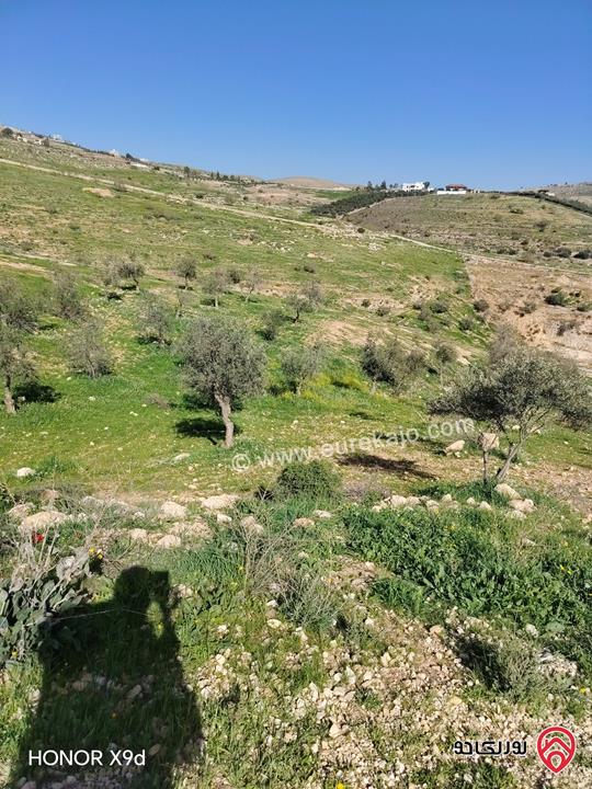 قطعة ارض مساحة 3400م للبيع في جرش على شارع جرش الزرقاء الرئيسي