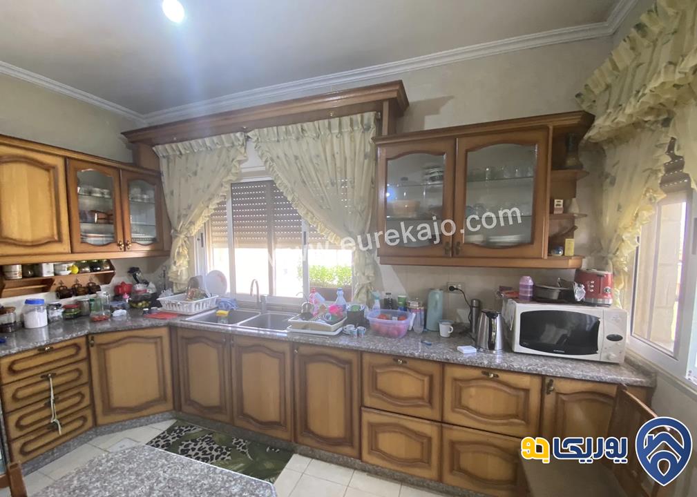 شقة سوبر ديلوكس طابق ثالث مساحة 208م للبيع في أم السماق 