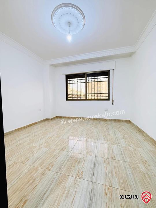 شقة شبه ارضي مساحة 142م داخلي و 30م خارجي للبيع في عمان - طبربور 