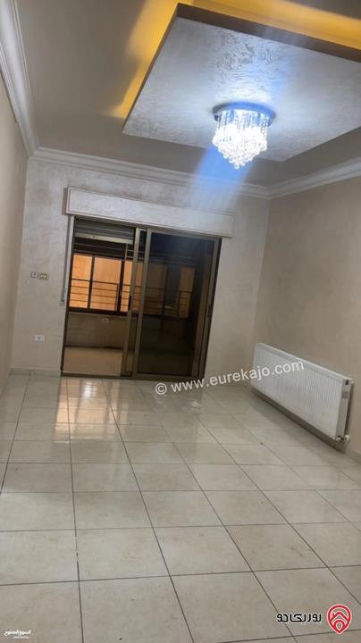 شقة شبه ارضية مساحة 150م داخلي و 90م خارجي للبيع في عمان - خلدا