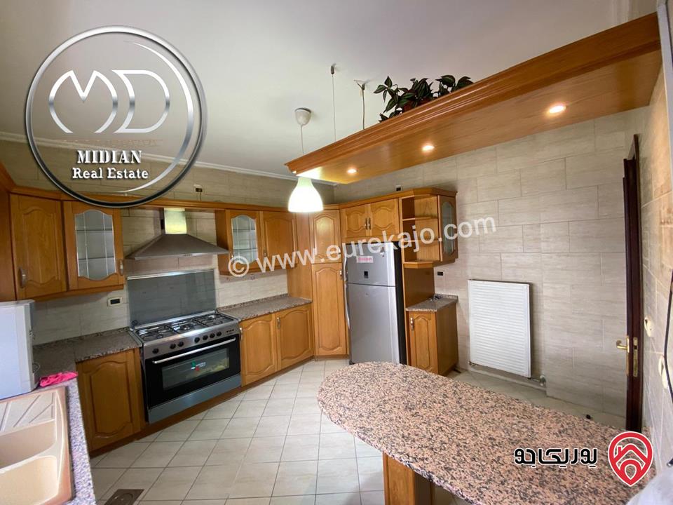 شقة للبيع في عمان - خلدا مساحة 220م طابق ثالث 4 نوم تشطيبات سوبر ديلوكس اطلالة جميلة و بسعر مميز