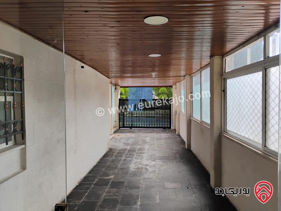 شقة أرضية مساحة 225م مع حديقة وترسات 100م تشطيب سوبر ديلوكس للبيع في عمان - خلدا