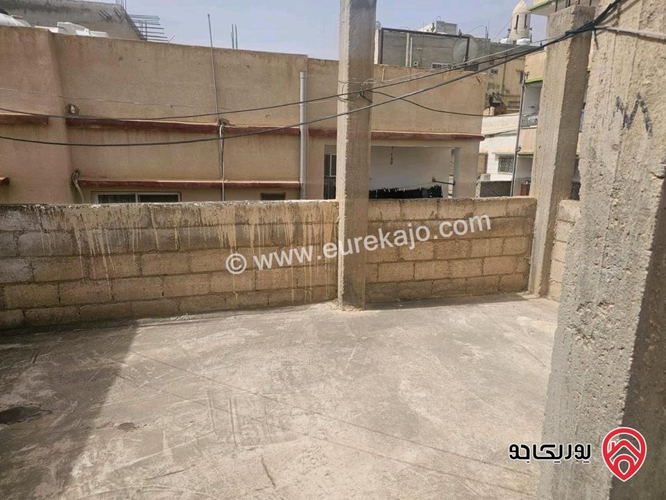 شقة طابق اول مساحة 130م للبيع في الزرقاء - حي شاكر 