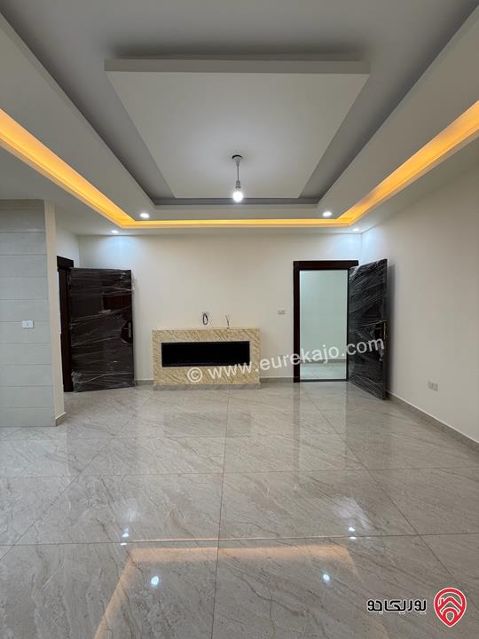 شقة شبه ارضية مساحة 184م مع ترس وحديقة 120م سوبر ديلوكس للبيع في عمان - المقابلين 