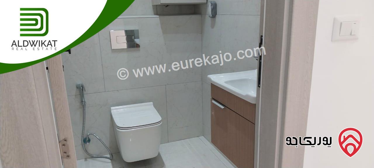 شقة طابق ثاني للبيع في عمان - البنيات / طريق المطار مساحة 180م والترس 30م بالقرب من جامعة البتراء جديدة لم تسكن