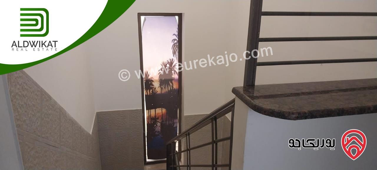 شاليه فاخر مفروش للبيع في اجمل مواقع البحر الميت منتجع البحيرة مساحة الارض 715م والبناء 200م موقع مميز