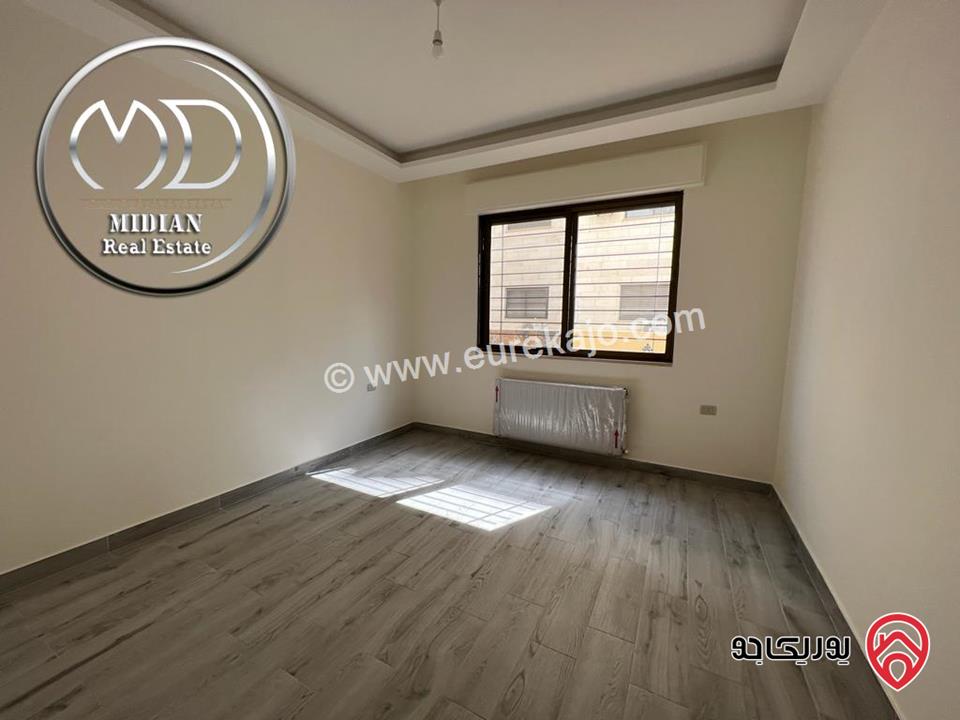 شقة أرضية جديدة للبيع في عمان - خلدا العوجانية مساحة 200م مع ترس و حديقة 150م تشطيبات ديكورات عصرية فاخرة بسعر مميز