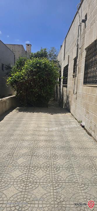 فيلا مستقلة مكونة من طابقين 350م على ارض 500م للبيع في عمان - دابوق بسعر 375 الف 