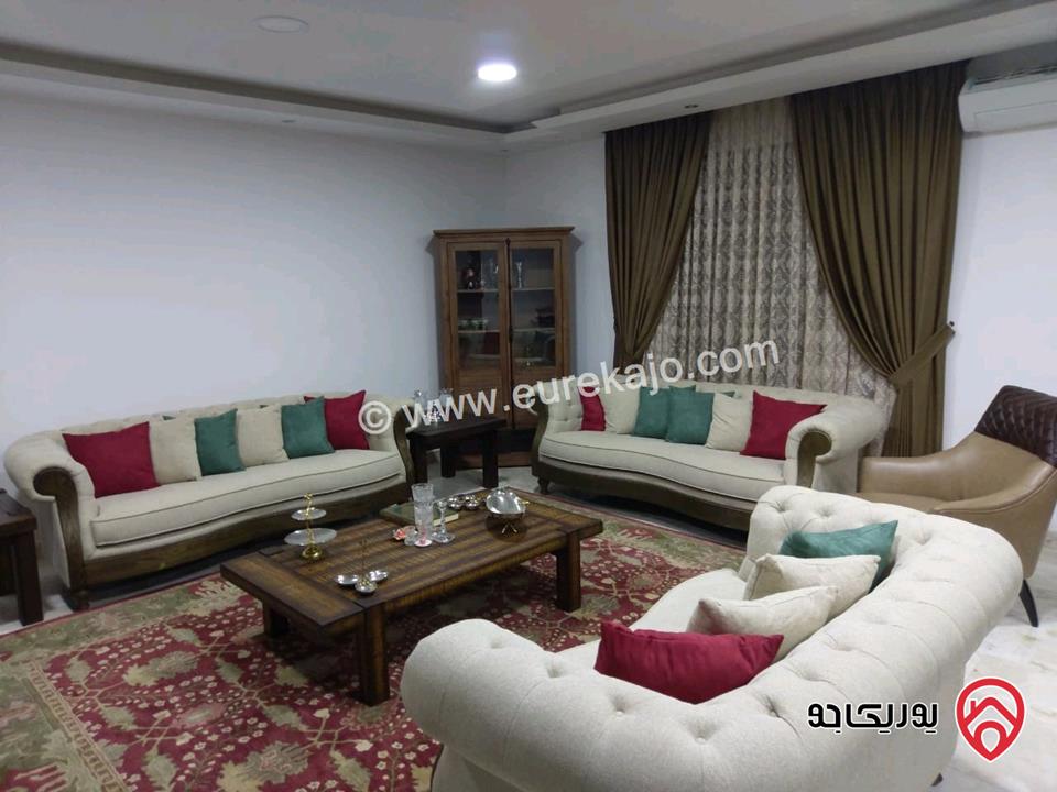 شقة مساحة 280 متر داخلي و 150م خارجي للبيع في عمان - أم اذينة 