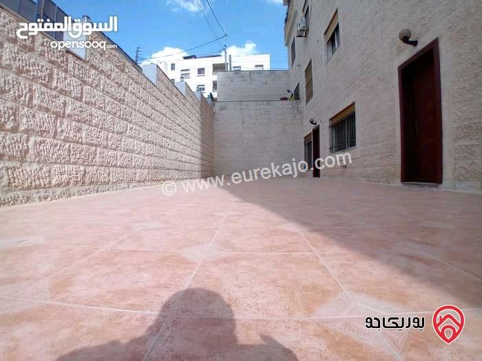 شقة فارغة للإيجار في عمان- خلدا مساحة 220م + 85م طابق شبه أرضي مع ترس و مدخل 