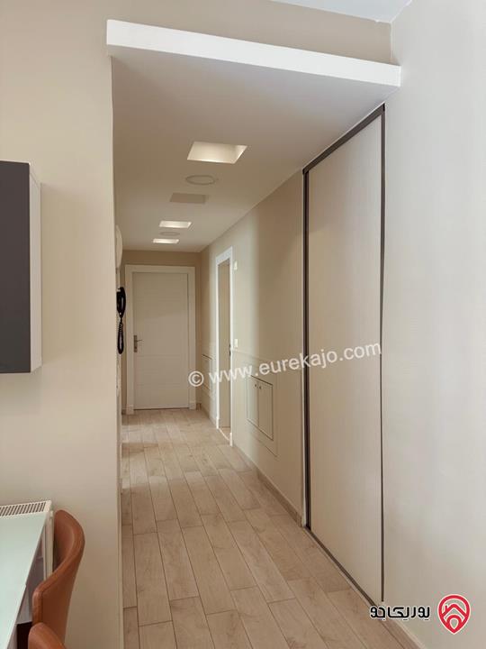 شقة فاخرة مفروشة طابق ثالث مساحة 107م للايجار في عمان - دير غبار