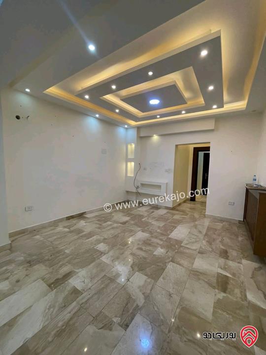 شقة أرضية مساحة 166م داخلي و 250م خارجي للبيع في عمان - الشميساني