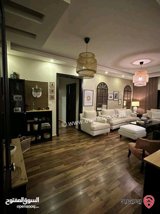 شقة ديلوكس مفروشة مساحة 220م للايجار في عمان - قرية النخيل