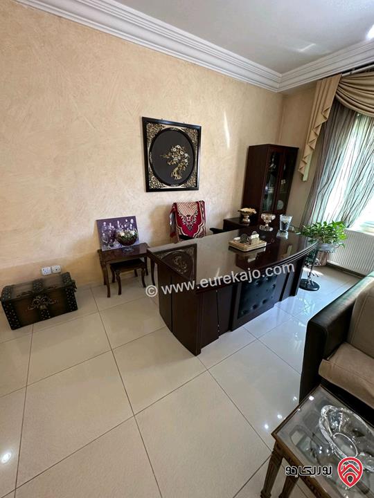 شقة فاخرة مميزة مفروشة فرش فاخر اجنبي طابق أرضي معلق مساحة 200م للبيع في عمان - عبدون
