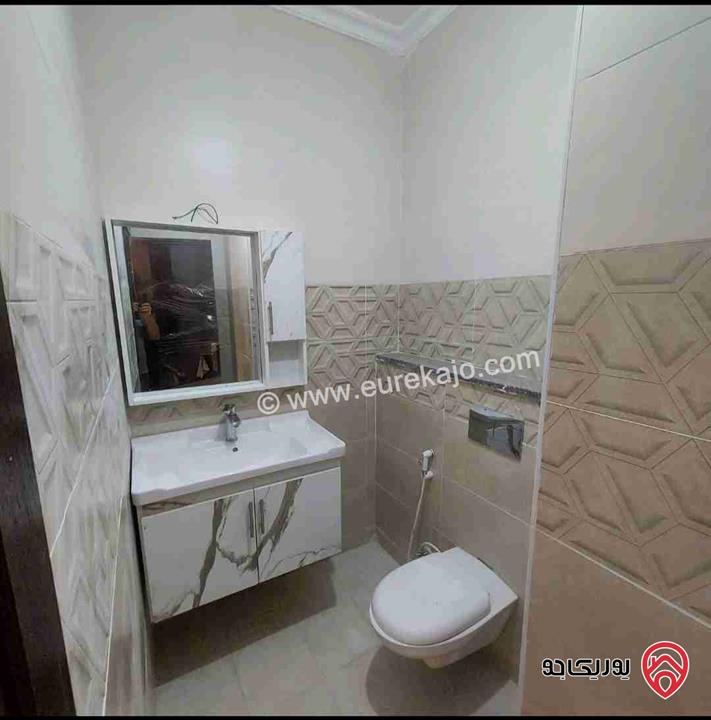 شقة طابقية سوبر ديلوكس طابق ثالث مساحة 160م الواجهة الرئيسية جنوبية شرقية العمارة 7 شقق فقط وعلى شارعين كامل الخدمات للبيع في جبل المنارة شارع الوسيلة 