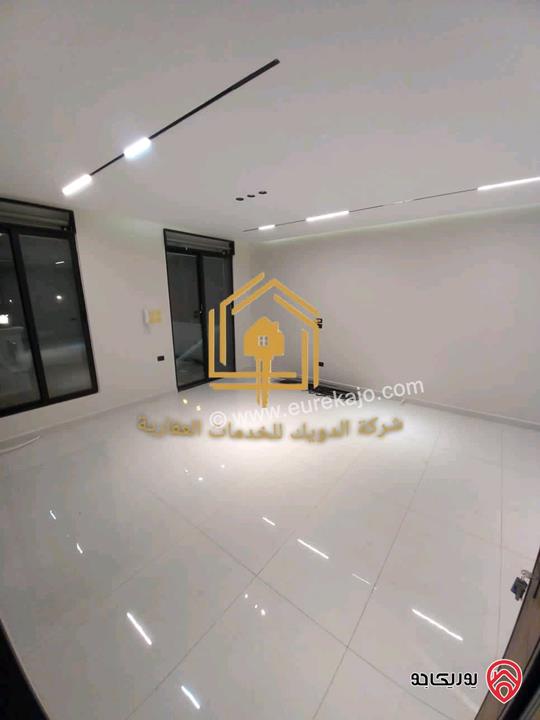 شقة جديدة لم تسكن مساحة 130م داخلي و 40م خارجي للايجار في عمان - الجبيهة 