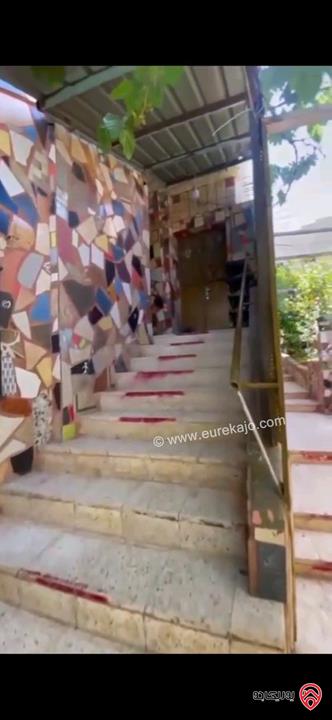 بيت مساحة 240م على ارض 457م للبيع في الرصيفة حي الرشيد بسعر لقطة