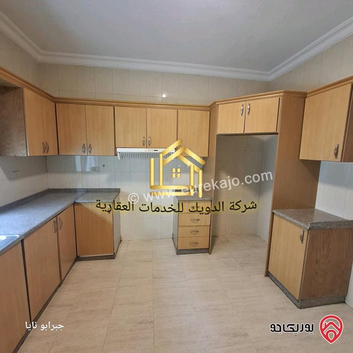 شقه فارغه طابق ثالث مساحة 185م للإيجار في عمان - خلدا 